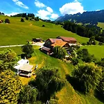 Idyllic Farm With Scenic Views And Concierge By Swisshut Сasa de vacaciones